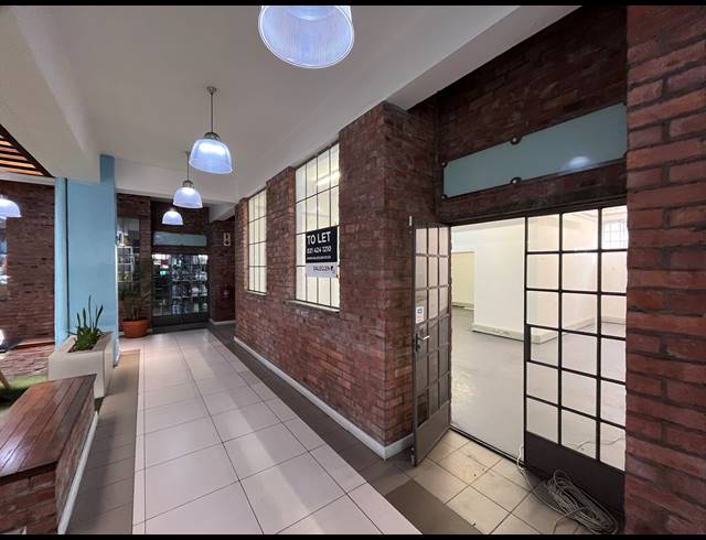 69M² BUSINESS TO LET IN WOODSTOCK